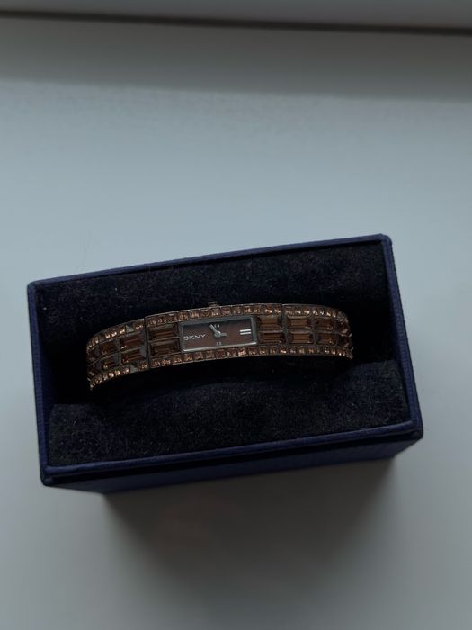 Женские часы DKNY