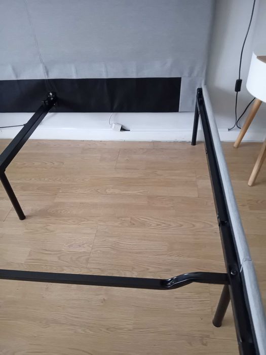 Cama estofada + colchão em excelente estado