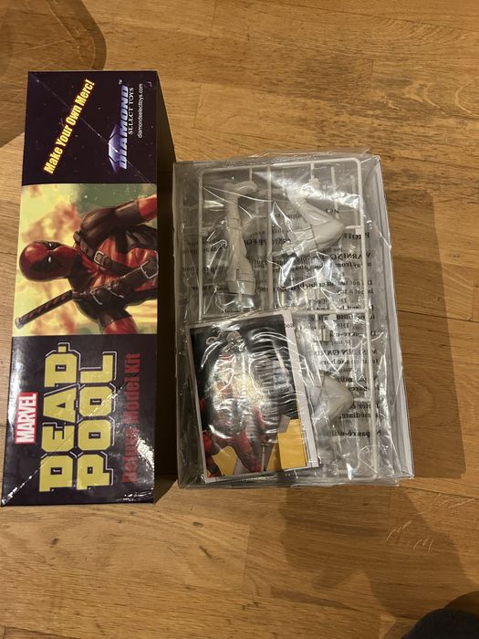 Deadpool Deluxe model kit