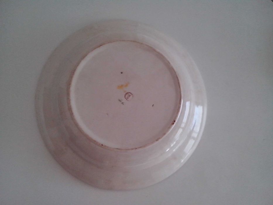 Prato decorativo em louça, grande e antigo (37 X 7 Cm). Césol.