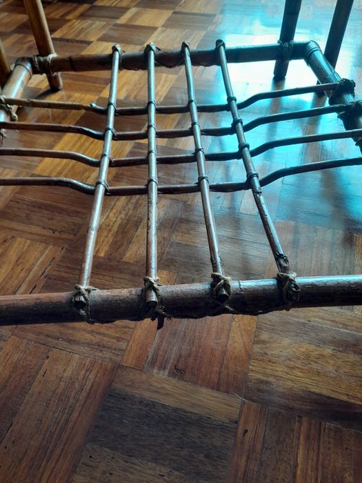 Mesa de apoio em bambu