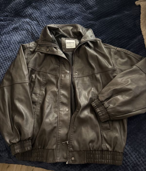 Бомбер жіночий bershka