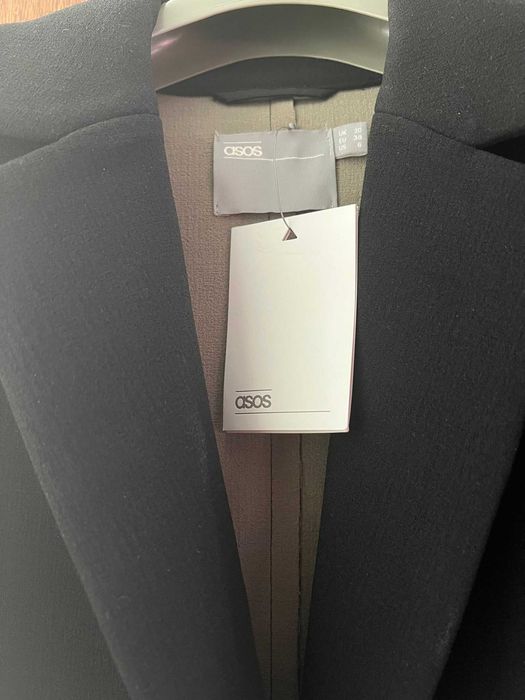 Casaco Asos Comprido Preto com Forro Contrastante