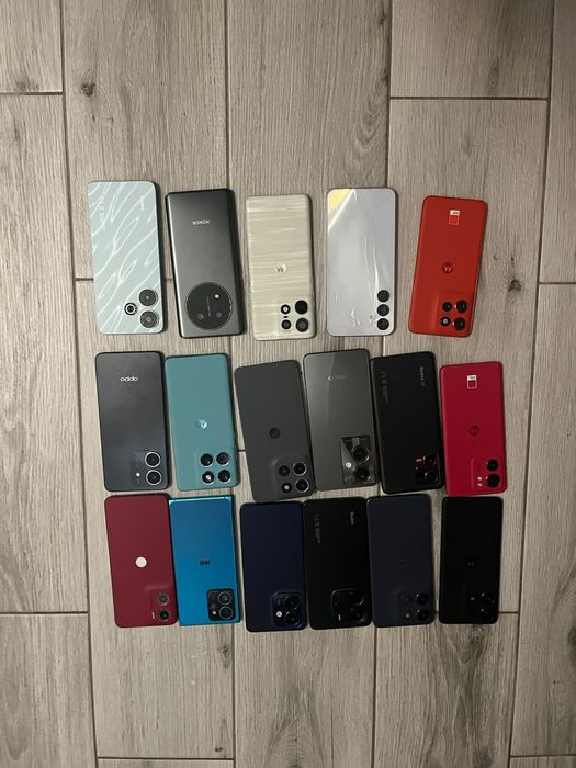 Sprzedam 17 atrap telefonów - stan bardzo dobry