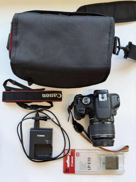 Canon EOS 2000D + Objetiva EF-S 18-55mm + Mala + Carregador + Bateria