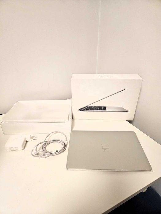 MacBook Pro A1708 uszkodzony ekran