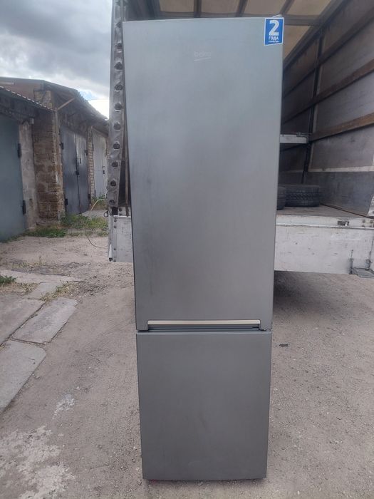 Продам на запчастини холодильник beko