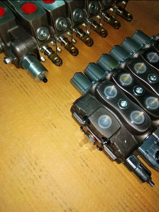 Гидрораспределители для манипуляторов.