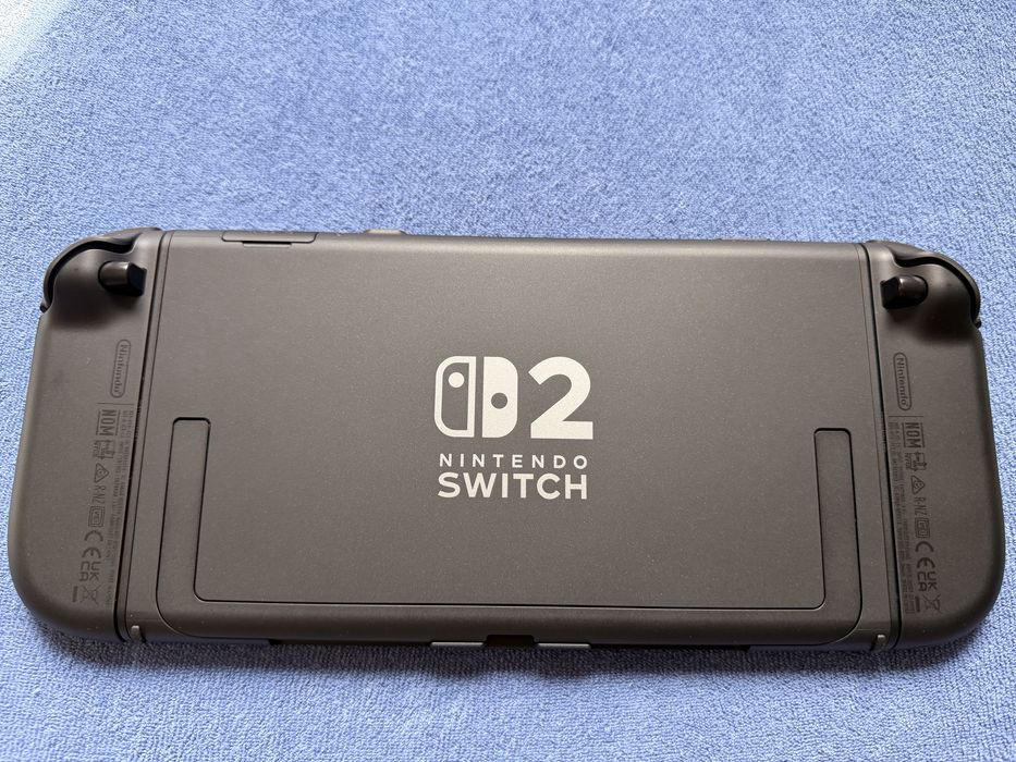 Nintendo Swith 2  prawie nowa lipiec 26 +gra