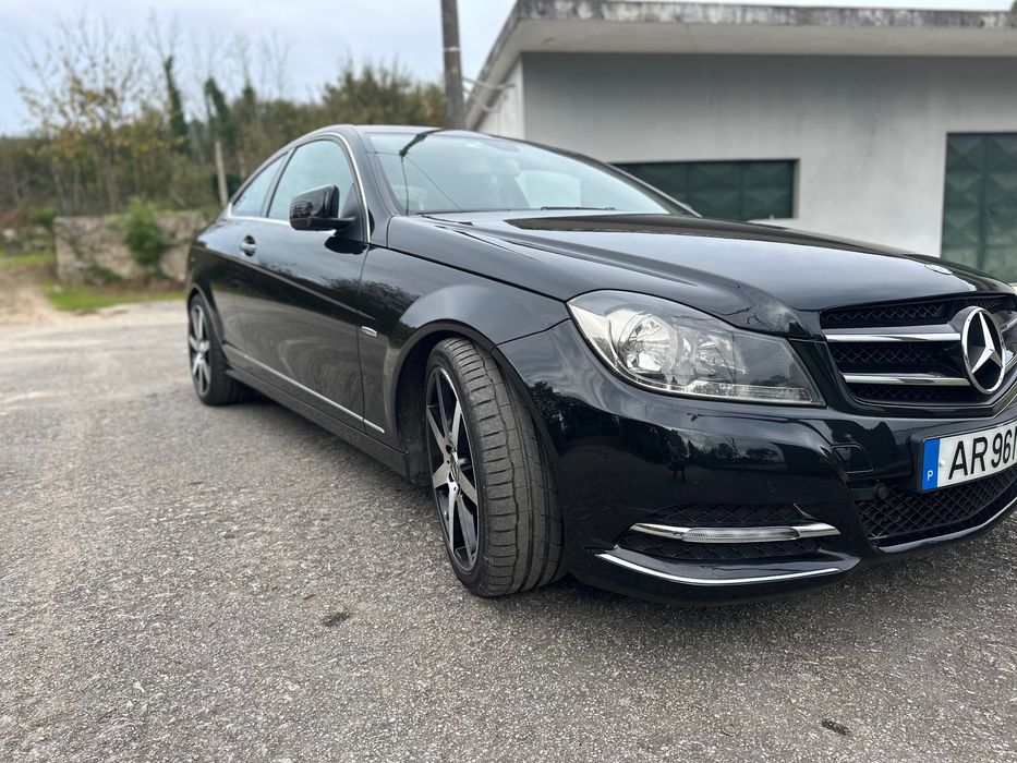 Mercedes c220 coupé - Financiamento até 120 meses