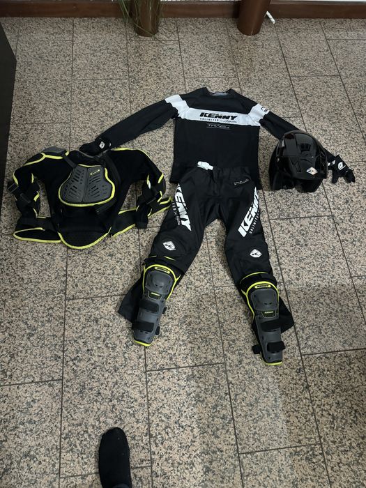 Vendo equipamento de trial ou enduro de criança