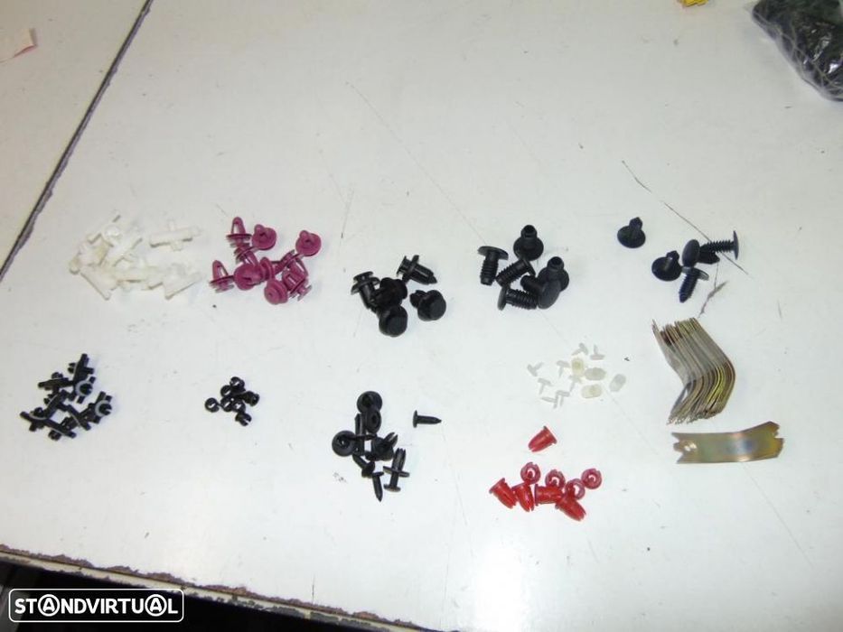 Molas de fixação para automóveis