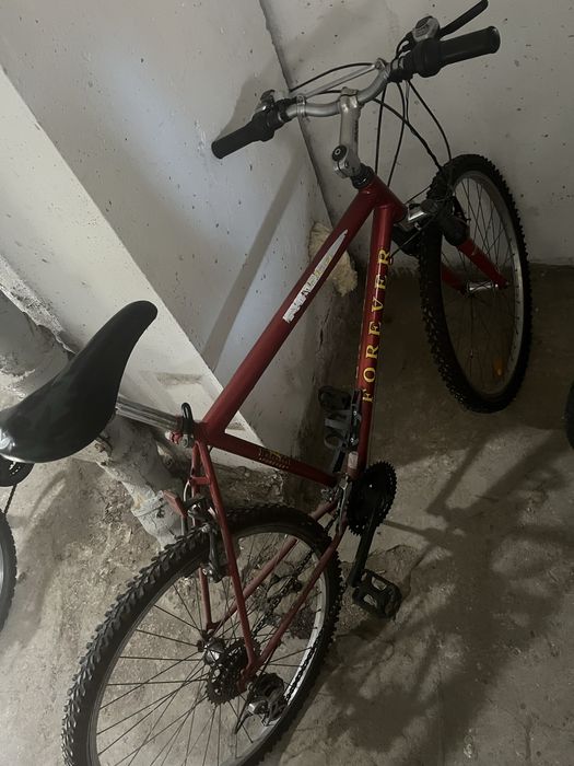 Czerwony rower na sprzedaz