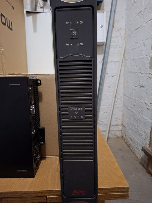 APC Smart-UPS SC 1500 szafa rack