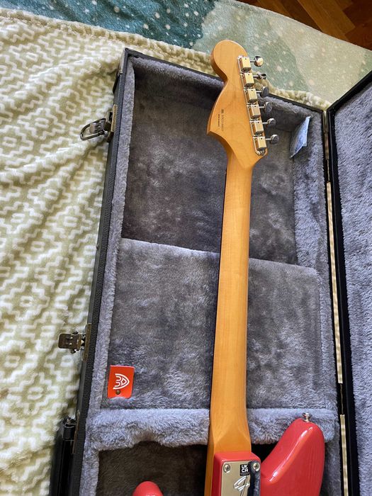 Fender Jag - Stang Fiesta Red Case Gitara Kurt Cobain