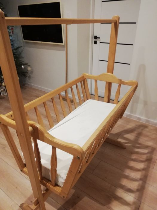 Kołyska drewniana dla dziecka
