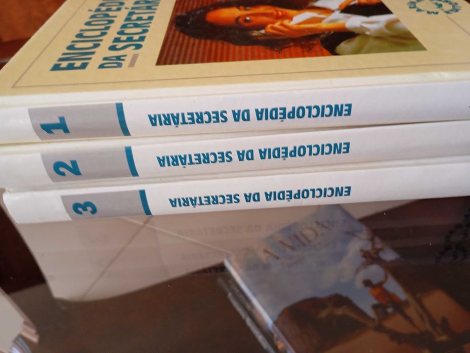 3 livros da Enciclopédia da Secretária