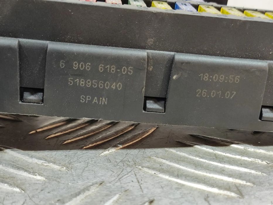 Caixa de fusíveis original BMW Serie 5/Serie 6 E60 E61/E63 E64