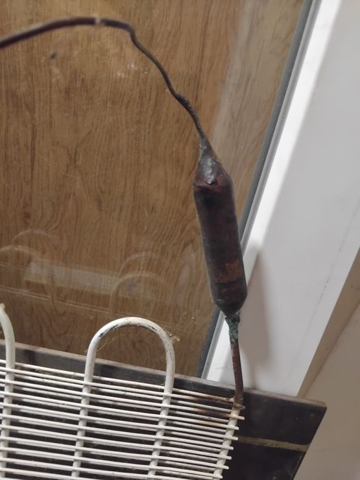 Продам решётку холодильника 214-6  EXQWISIT.