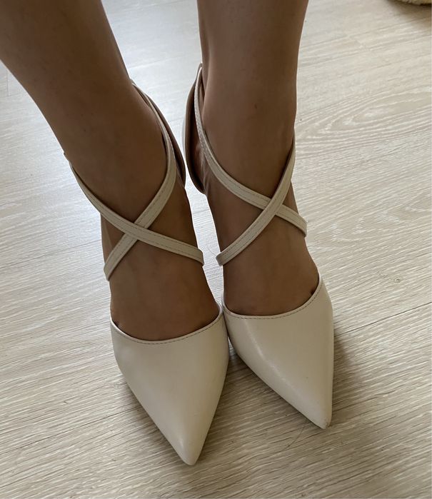 Туфлі білі 38 розміру