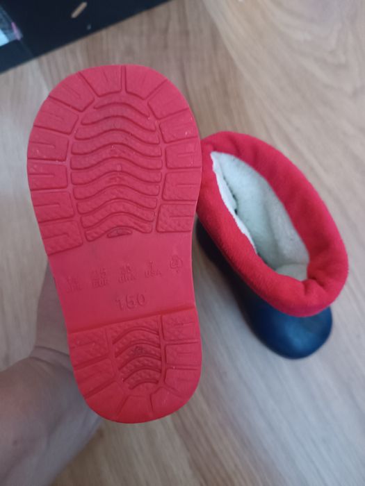 Взуття дитяче приємні ціни гарний стан