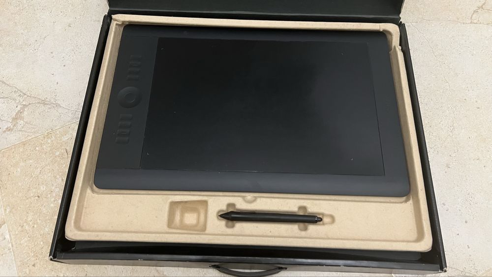 Графічний планшет Wacom Intuos 5 touch L  PTH-850