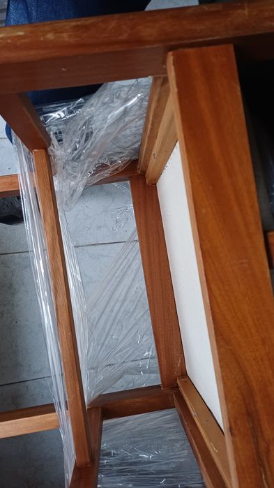 Mesa redonda madeira maciça mogno com 4 cadeiras