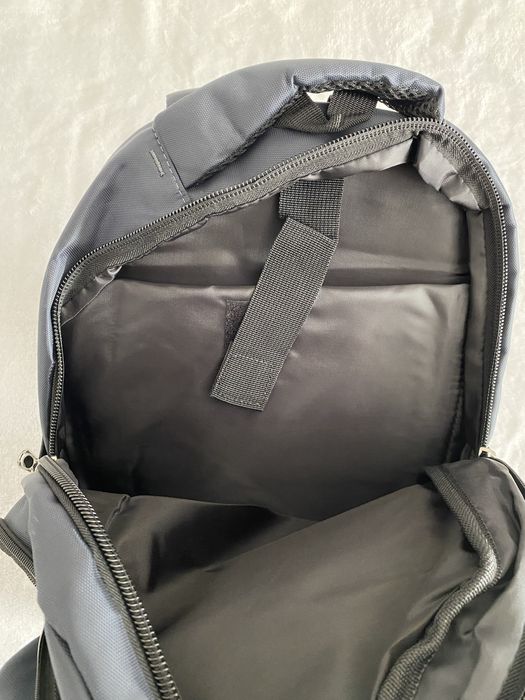 Mochila com 4 bolsas de arrumação, bolsas laterais, almofada e ajustáv