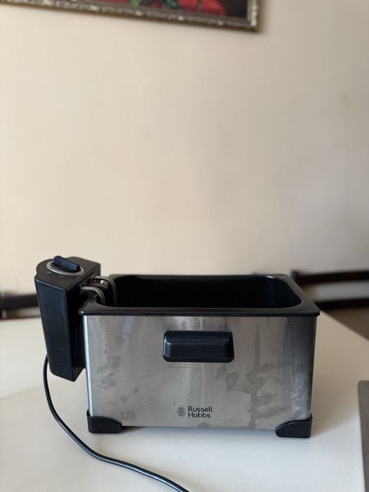 Фритюрница russell hobbs