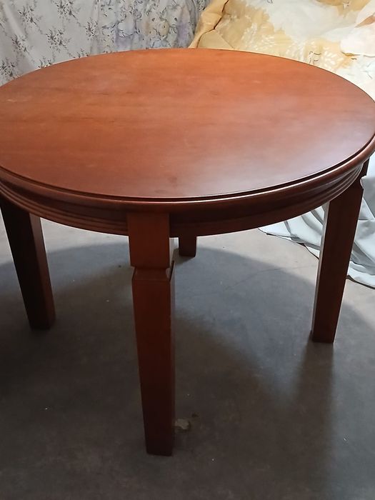 Mesa em madeira maciça