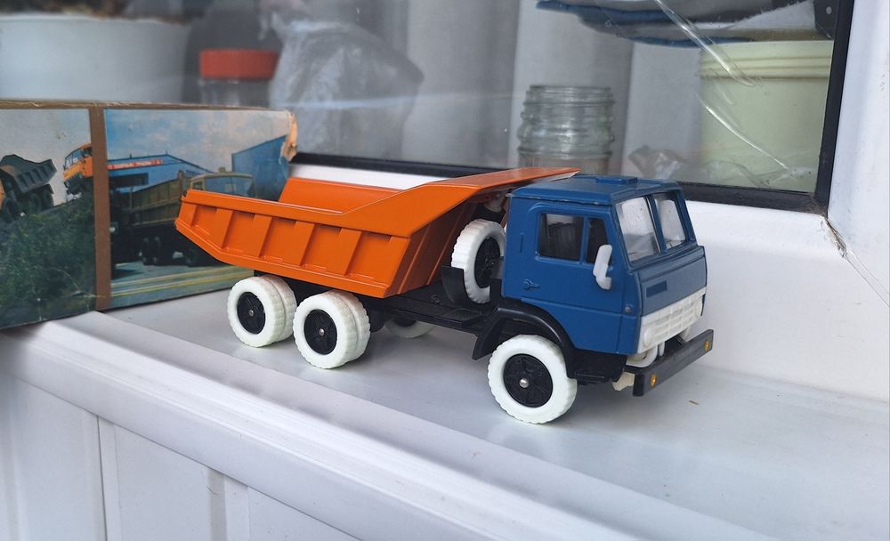 Модель КамАЗ 5511 1:43 масштабная машинка Kamaz камаз