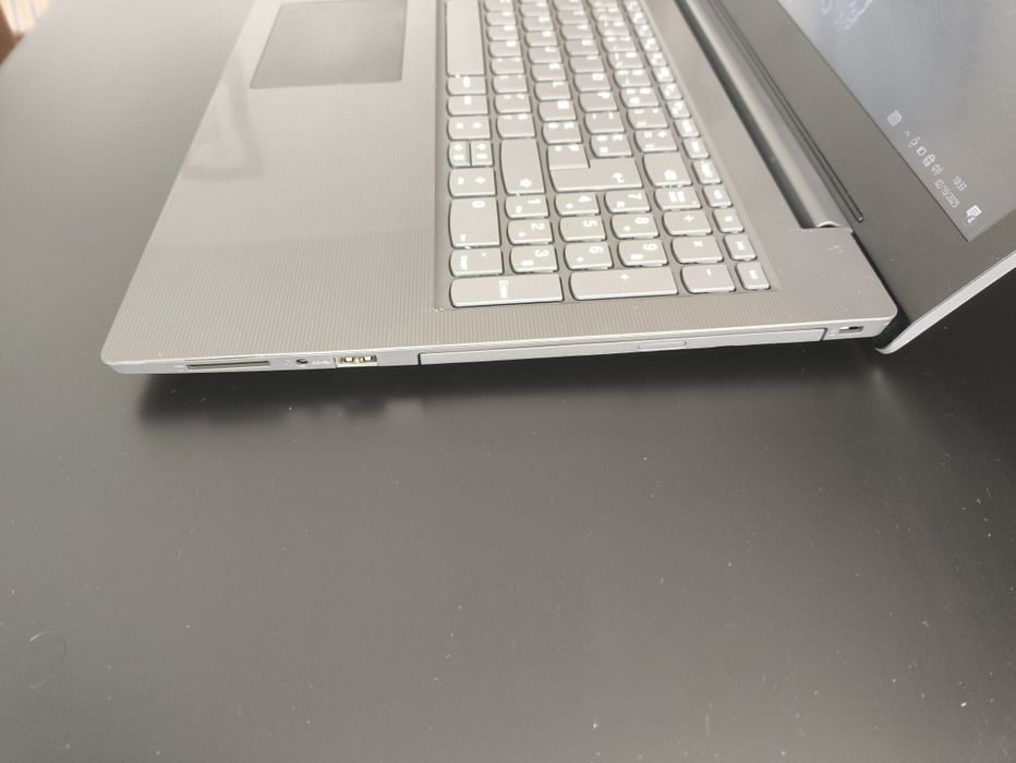 *Win10* Lenovo V130-15IKB in original box, i3 7th gen, 500GB HDD, 2h:30 battery64738537217795124