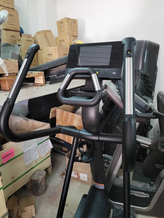 Орбітрек Technogym Synchro Live професійний еліптичний тренажер