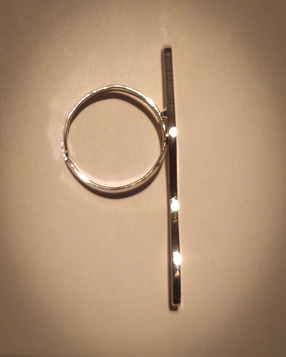 Anel com Design Minimalista de Onda Criativa