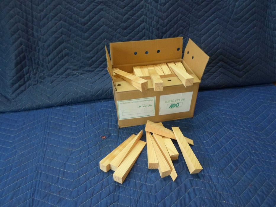 Klin  montażowy  drewniany