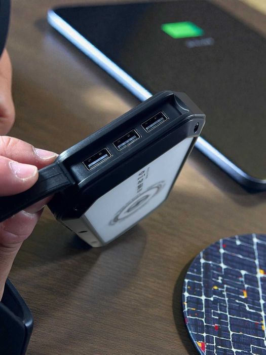 (PORTES GRÁTIS) NOVA Powerbank 20000mAh - Carregamento sem Fios, LEDs