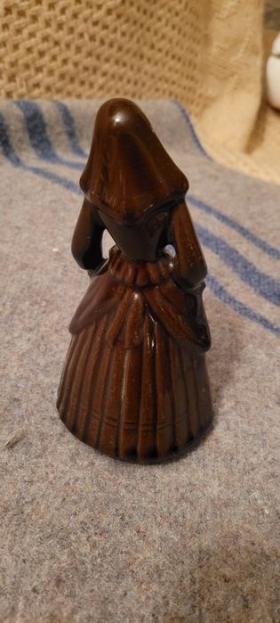 Figurka ceramiczna.