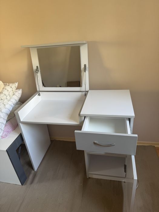 Biurko, toaletka + szafka wisząca gratis