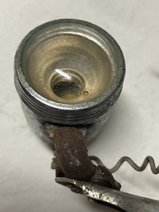 Peça Antiga com Luzes e Avião