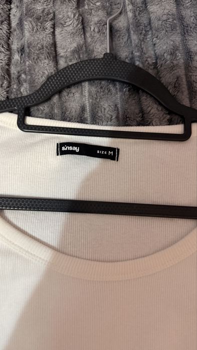 Біла базова кофтинка