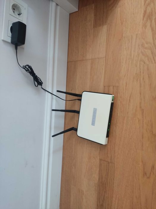 Продам беспроводной WiFi маршрутизатор TP-Link TL-WR841N.  V.8.2
