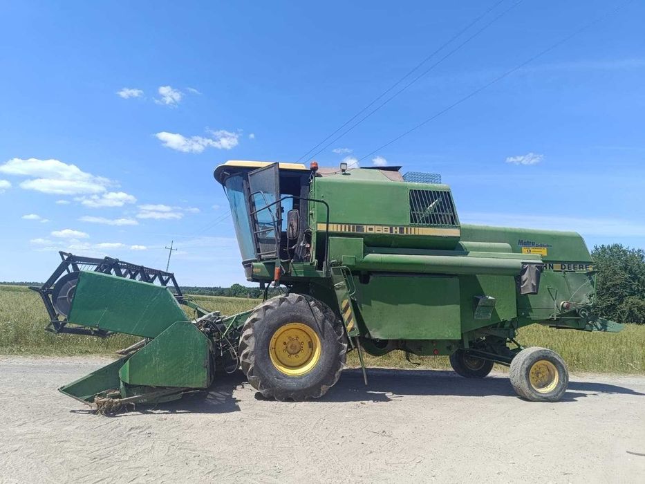 Kombajn zbożowy John Deere 1068H