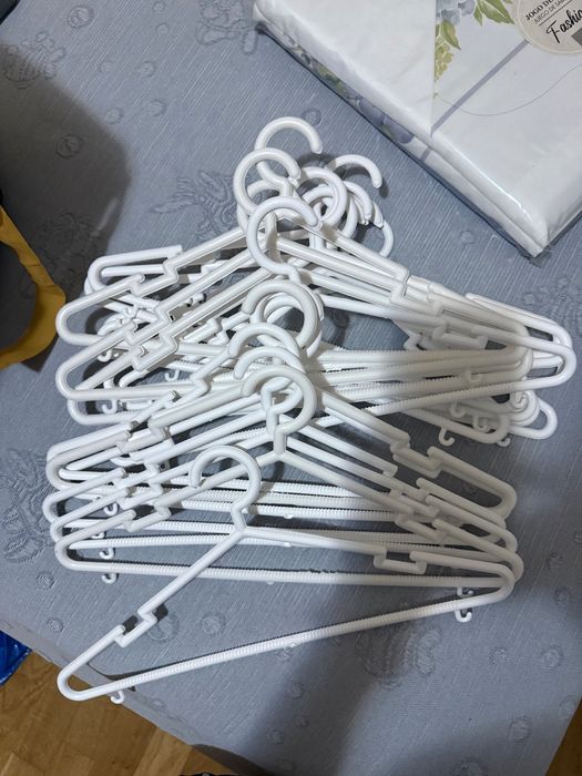 20 Cabides Brancos