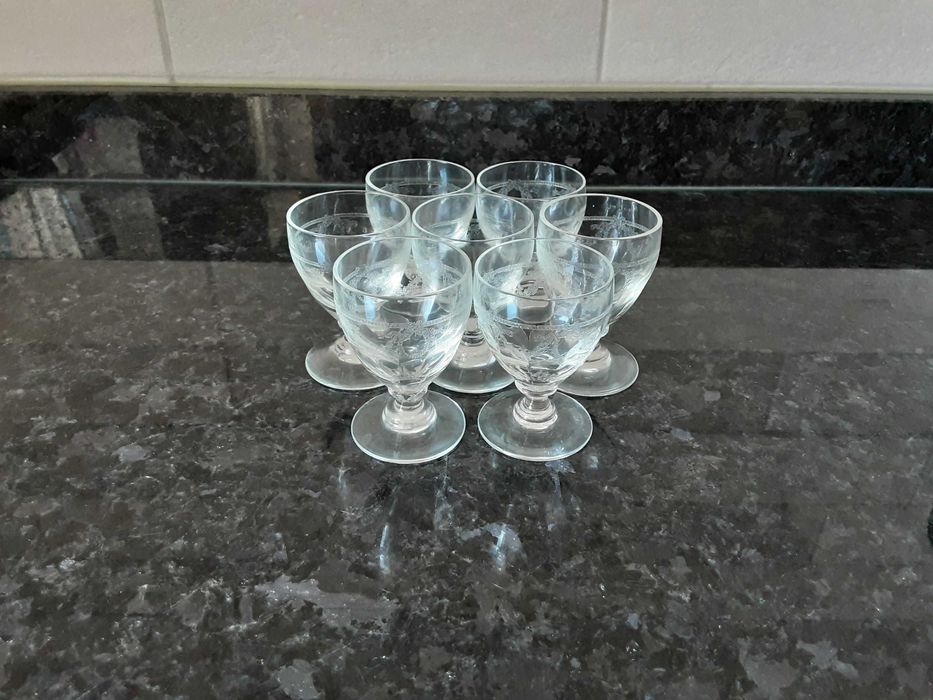 Conjunto de 7 Copos de Licor Antigos/Vintage