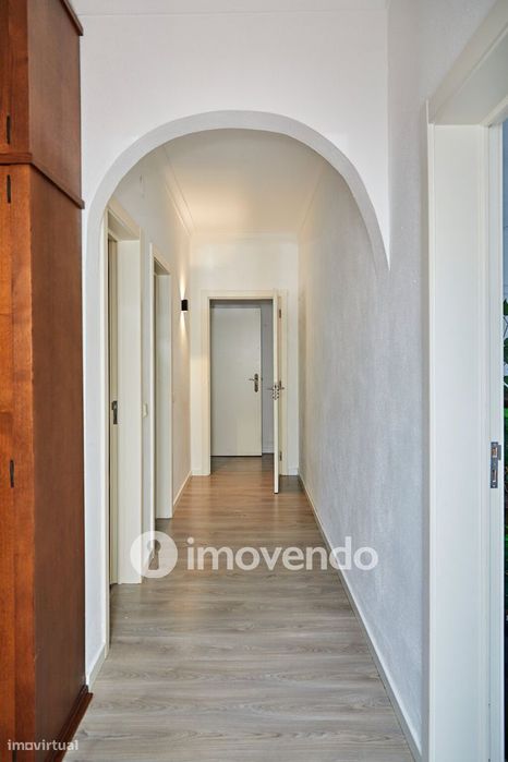 Andar de Moradia T2, com pátio generoso e garagem, em Évora