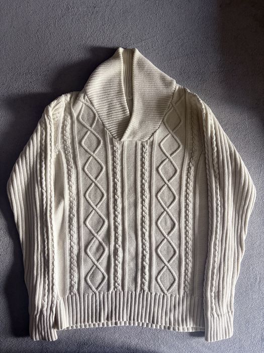 Biały męski sweter z kołnierzem szalowym