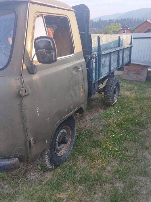 Продам УАЗ бортовий