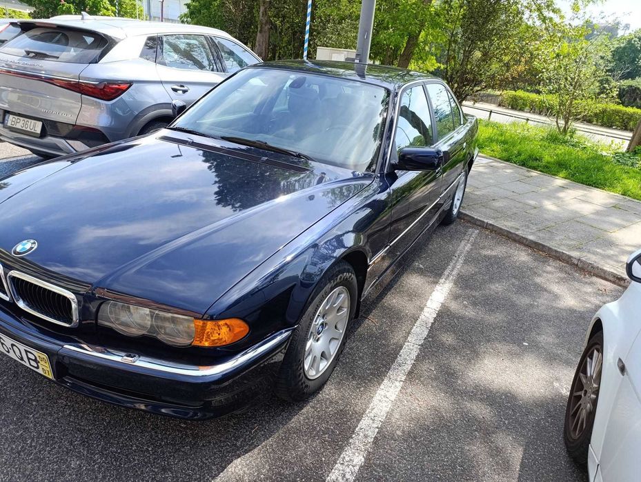 730d ano 2000, Carro pintado á 6 meses