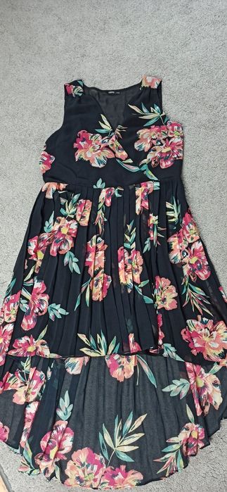 Letnia sukienka w kwiaty plisowana OASIS L