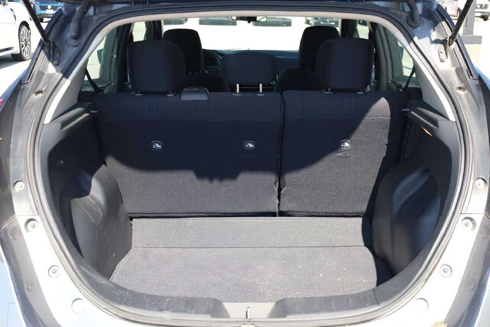 Nissan LEAF      2022